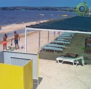 Вид на пляж и мыс Казантип