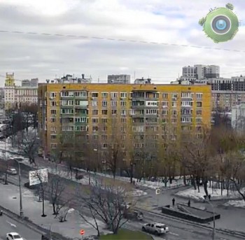 С видом на площадь Гагарина в Москве