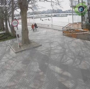 На набережной