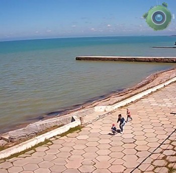 На набережной села Песчаное