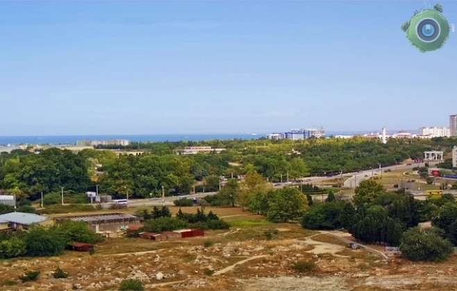 С видом на площадь Комбата Неустроева (Севастополь, Крым)
