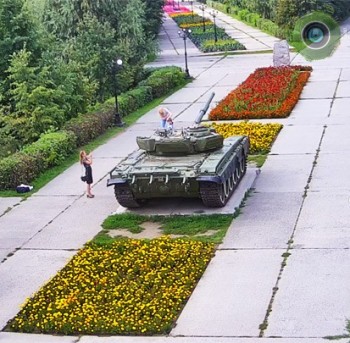 У танка «Т-72» в Парке Победы в Бийске