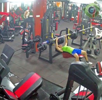 В тренажерном зале «Ultra Bodies Gym», Самуи, Таиланд