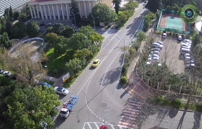 На перекрёстке улиц Театральная и Орджоникидзе