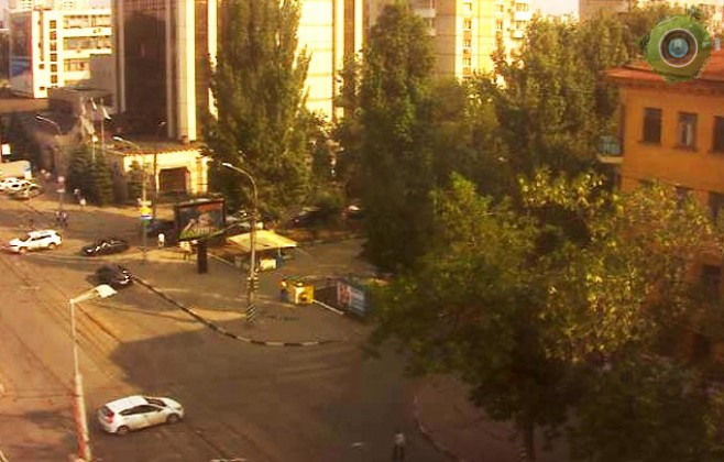 На перекрёстке Рахова/Вавилова