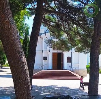 У Храма Вознесения Господня, Геленджик