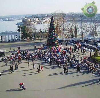 На площади Нахимова