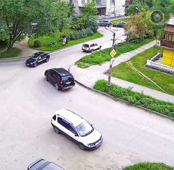 На перекрёстке Кошевого/Петрова, Бийск