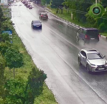 На улице Вакуленчука 12 в сторону ЦУМа