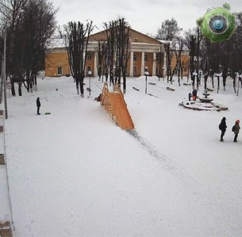 На центральной площади микрорайона Ожерелье