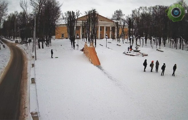 На центральной площади микрорайона Ожерелье