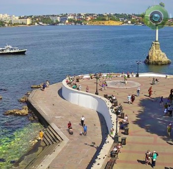 На набережной Корнилова в Севастополе