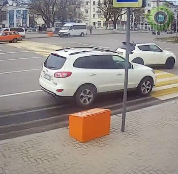 На площади Ушакова