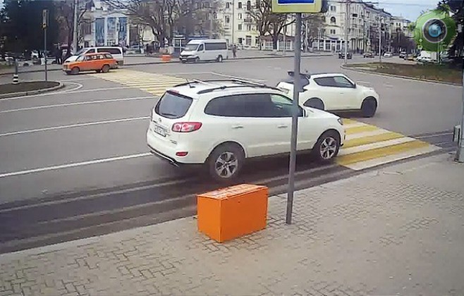 На площади Ушакова