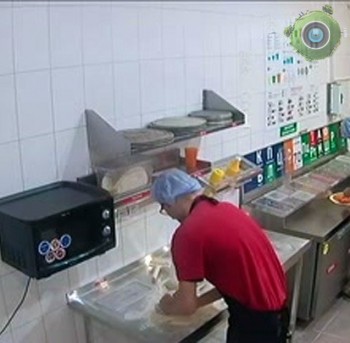 На кухне «Паффин Пицца» в Севастополе