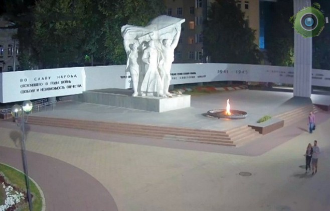 На Площади Победы
