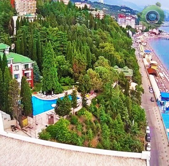 На набережной у отеля «Море»