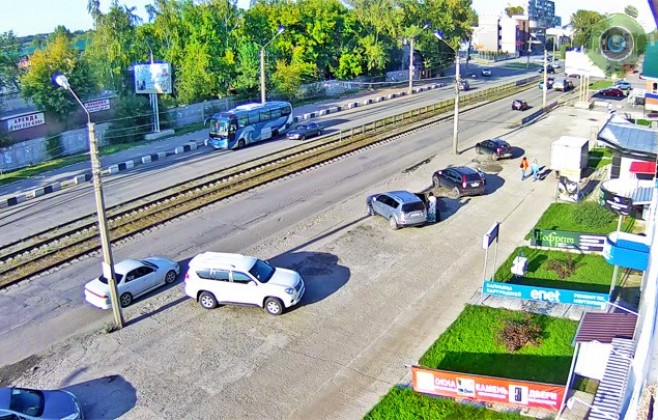 На парковке на улице Петра Мерлина, 51