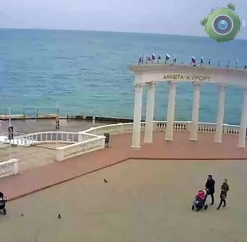 Ротонда на набережной в Алуште